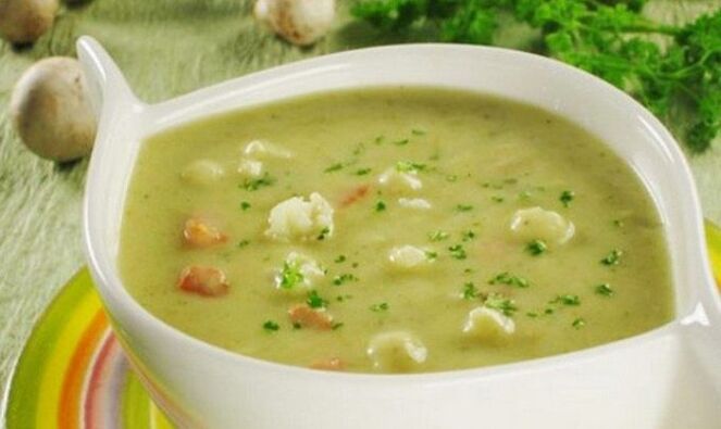 سوپ سبزیجات در منوی رژیم غذایی برای پانکراتیت پانکراس